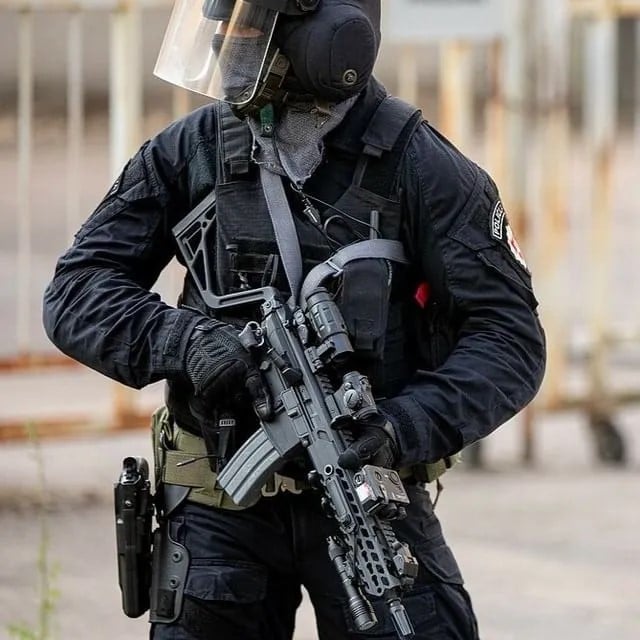An officer from a Lithuanian police tactical unit training with the SIG MCX.